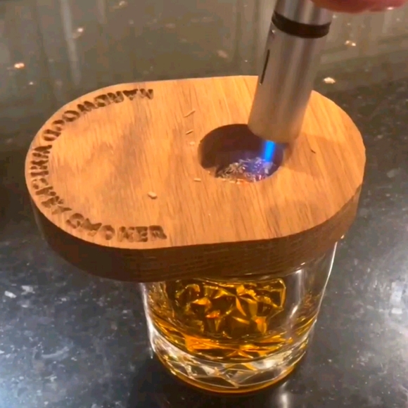 Newly Designed Cocktail/Whiskey Smoker With Flavored Wood Chips - Picture 1 of 3